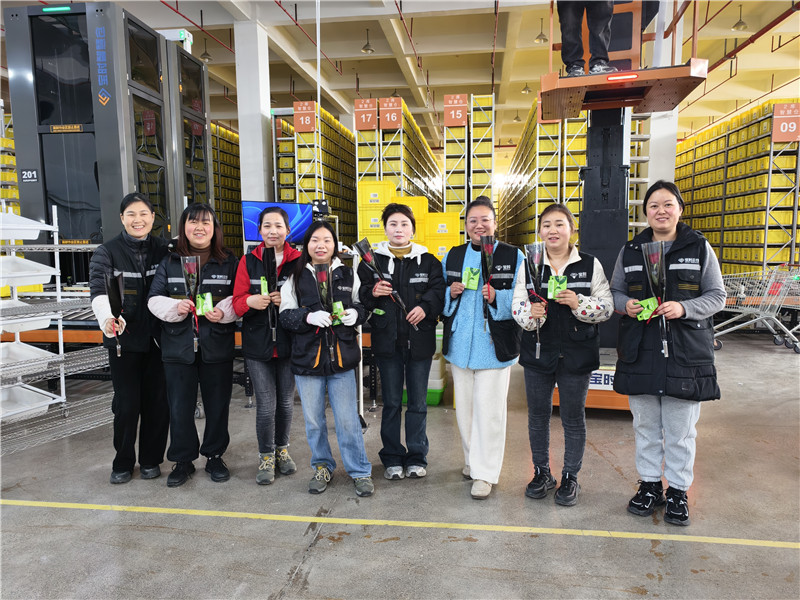 情暖三月天 | 宝时云仓“鲜花送女神”，致敬每一个发光的她